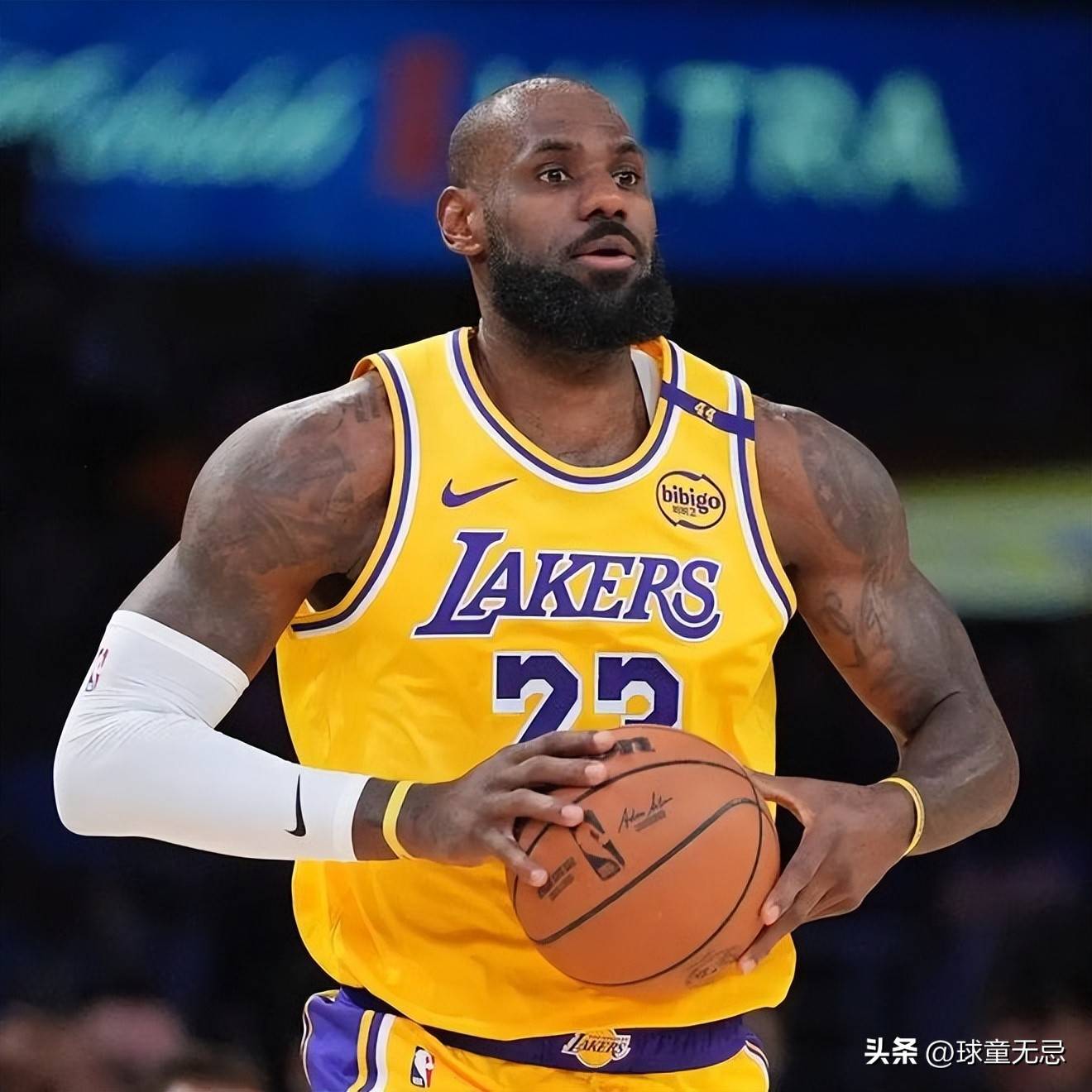 包含詹姆斯在勇士比赛中险胜，比赛规则变更引发热议！的词条